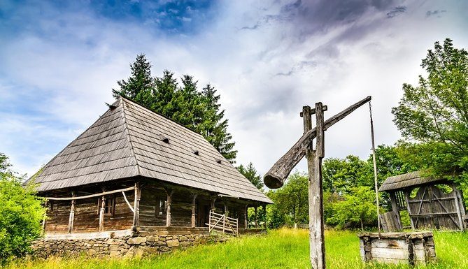 Tuscany: Rolling Vineyards & Artistic Countryside