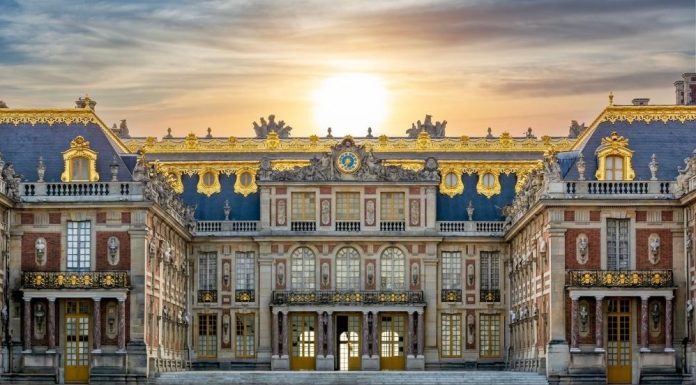 Versailles Grandeur: Step into the Opulent World of the Sun King