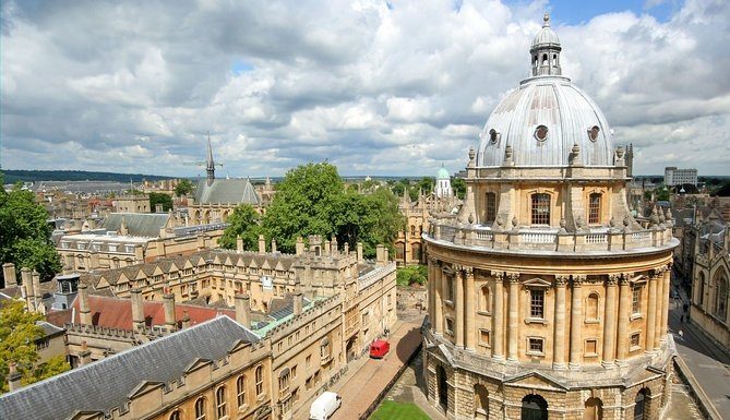 Oxford & Cambridge: Punt Past Hallowed Halls & Soak Up Centuries of Scholarly Charm
